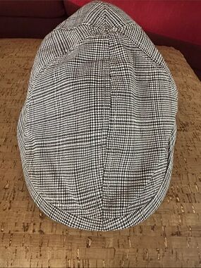 Signature men’s Black & White Houndstooth Driver Cap